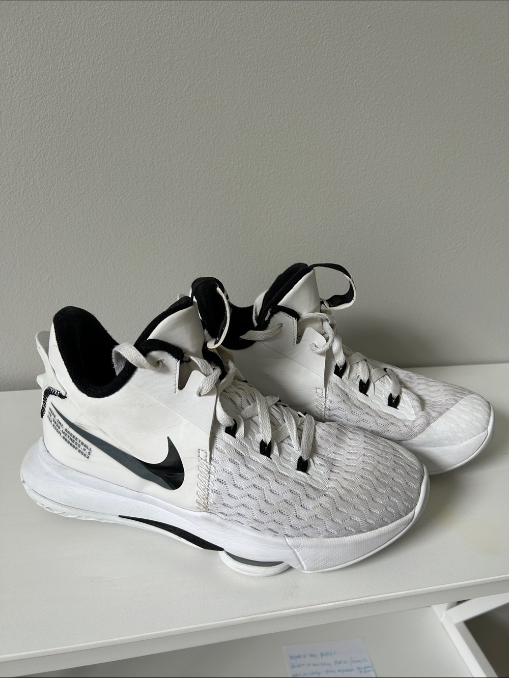Nike Lebron Witness 5 Air Zoom, White and Black Basketball Sneakers, Size 8.5